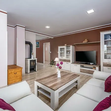 Three-bedroom Holiday In