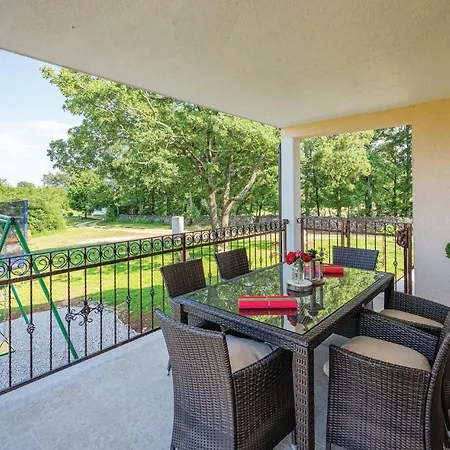 Three-bedroom Holiday In Дом отдыха Zminj