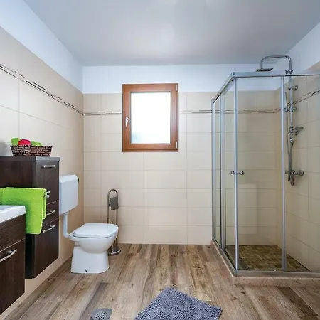 Three-bedroom Holiday In Дом отдыха
